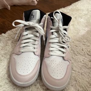 Air Jordan 1 barely pink